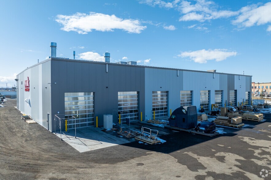 6533 80 Av SE, Calgary, AB à louer - Photo du bâtiment - Image 3 de 3