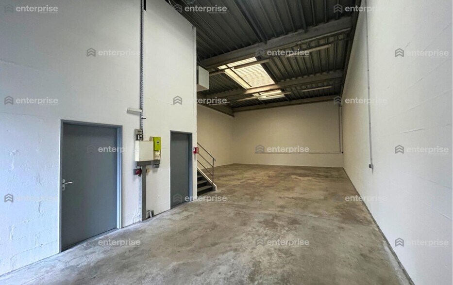 Industrial in Chambly for lease - Interior Photo - Image 3 of 3