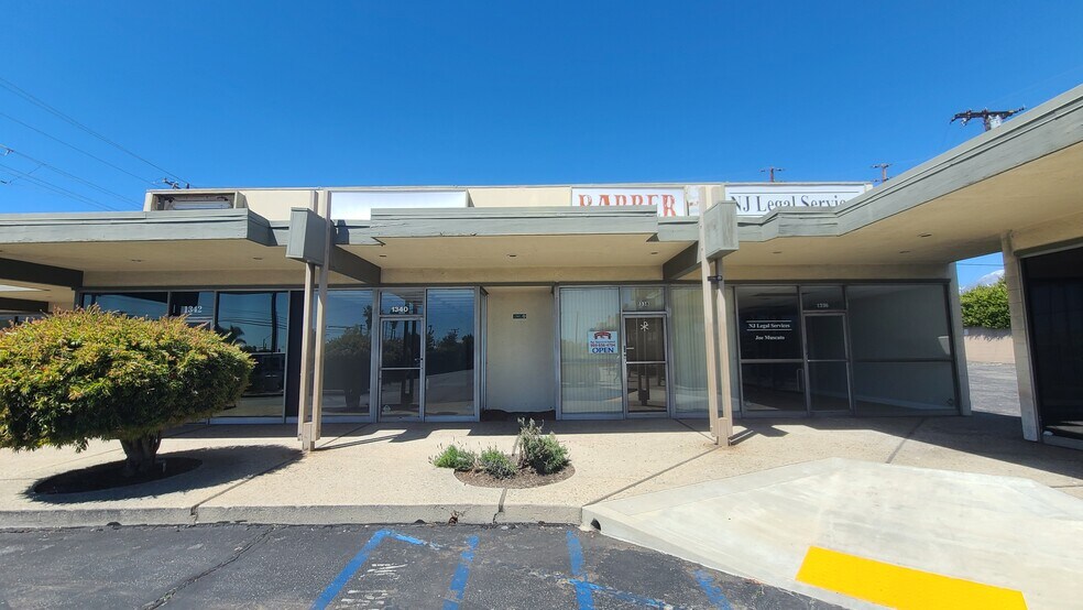 1350 N Towne Ave, Claremont, CA à louer - Photo du bâtiment - Image 3 de 6