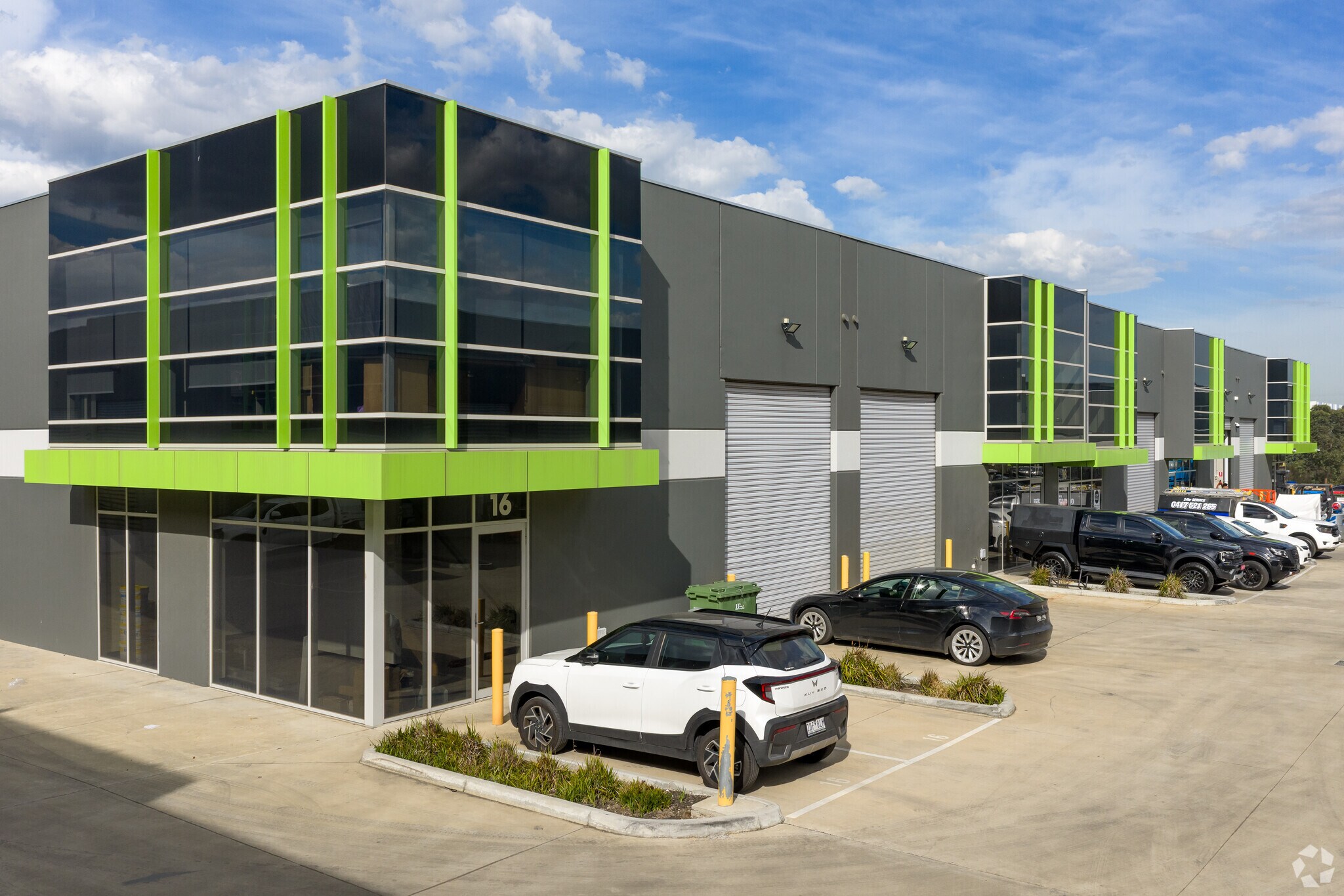 59 Paraweena Dr, Truganina for lease Primary Photo- Image 1 of 8