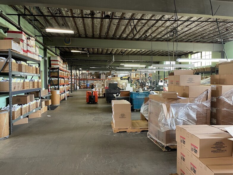 85 Main Ave, Elmwood Park, NJ à louer - Photo du bâtiment - Image 2 de 12