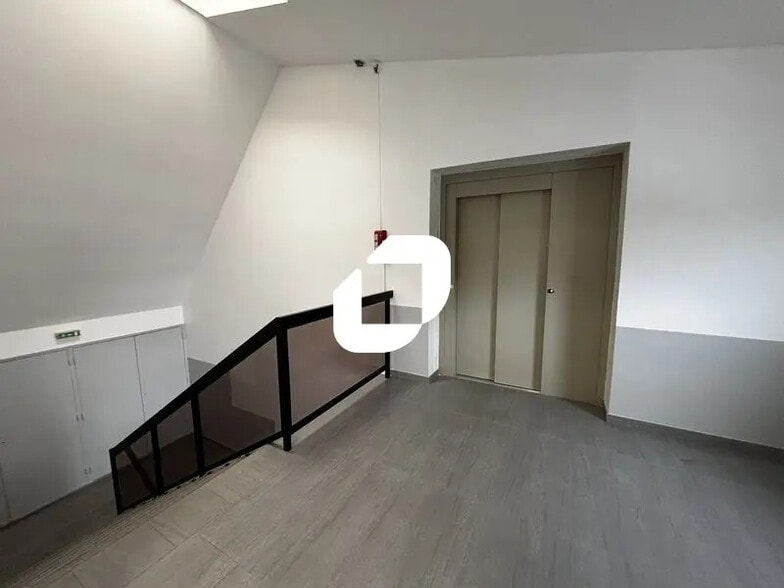 Bureau dans Brétigny-sur-Orge à louer - Hall d’entrée - Image 3 de 10