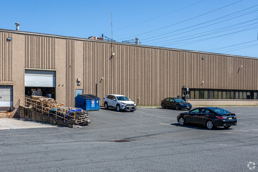 195 Carter Dr, Edison, NJ à louer - Photo du bâtiment - Image 3 de 7