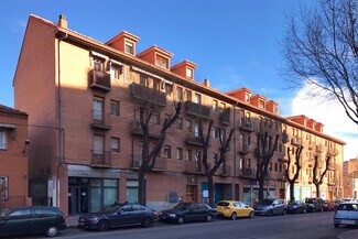 Plus de détails pour Multi-résidentiel à vendre