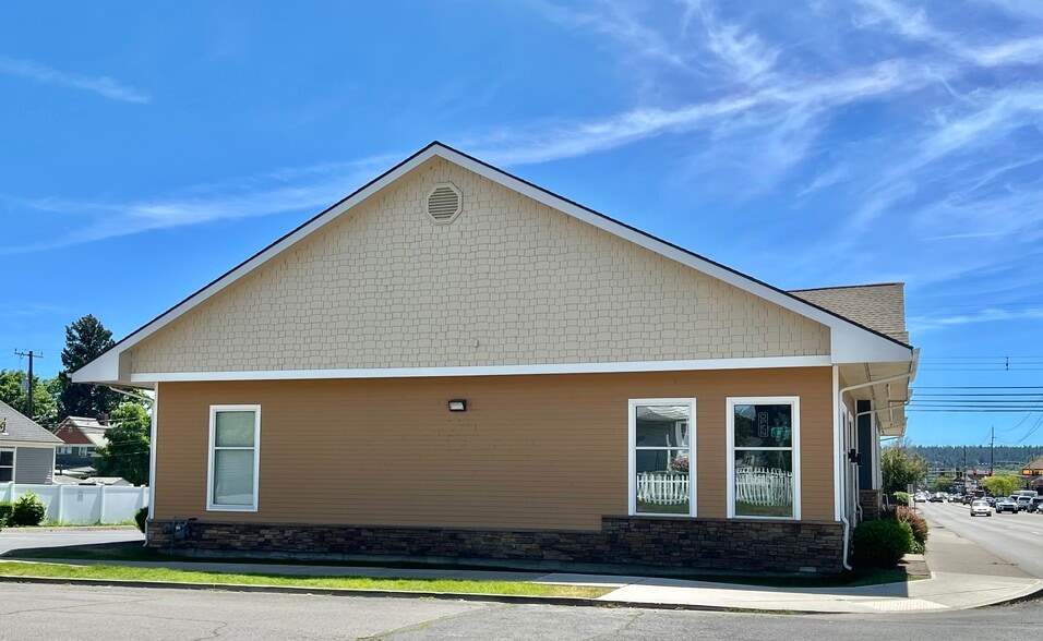 1720 N Hamilton St, Spokane, WA for lease - Building Photo - Image 2 of 25