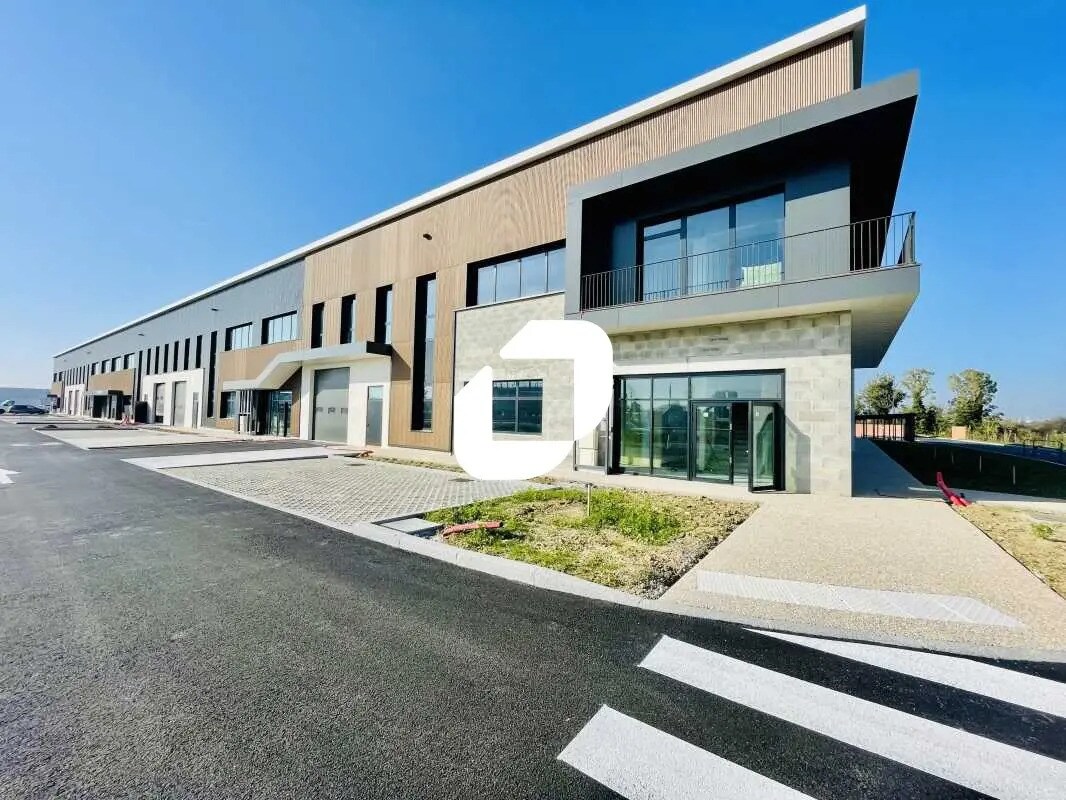 48 Rue Du Lyonnais, Saint-Priest for lease Building Photo- Image 1 of 57