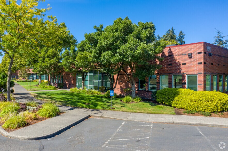 9225 NE Turing Ct, Beaverton, OR à vendre - Photo du bâtiment - Image 2 de 4