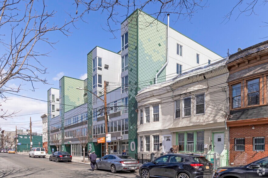 2330 Hoffman St, Bronx, NY à louer - Photo du bâtiment - Image 2 de 5