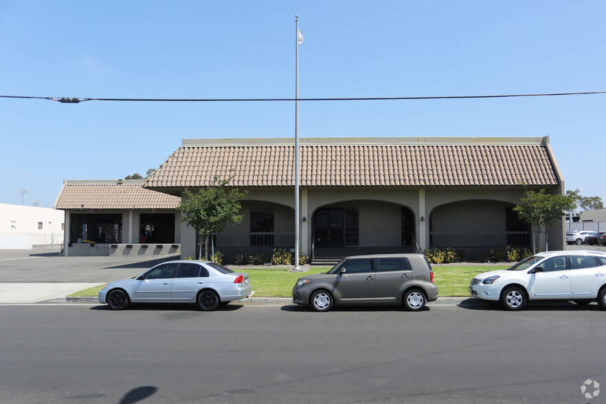 3233 W Castor St, Santa Ana, CA for sale - Building Photo - Image 1 of 1