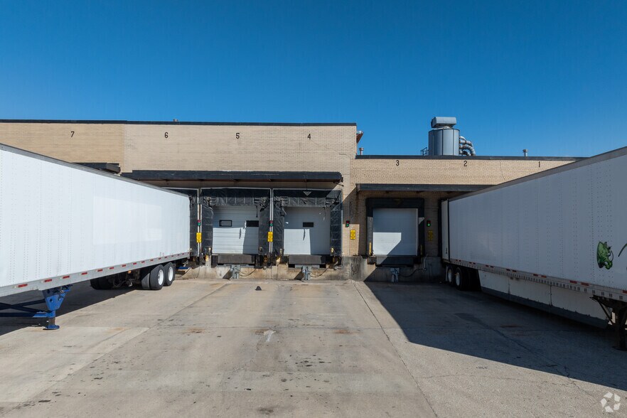 2000 N Mannheim Rd, Melrose Park, IL à vendre - Photo du bâtiment - Image 3 de 5