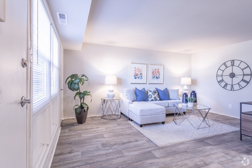 272 W Bay Ave, Norfolk, VA à vendre - Photo intérieure - Image 2 de 45