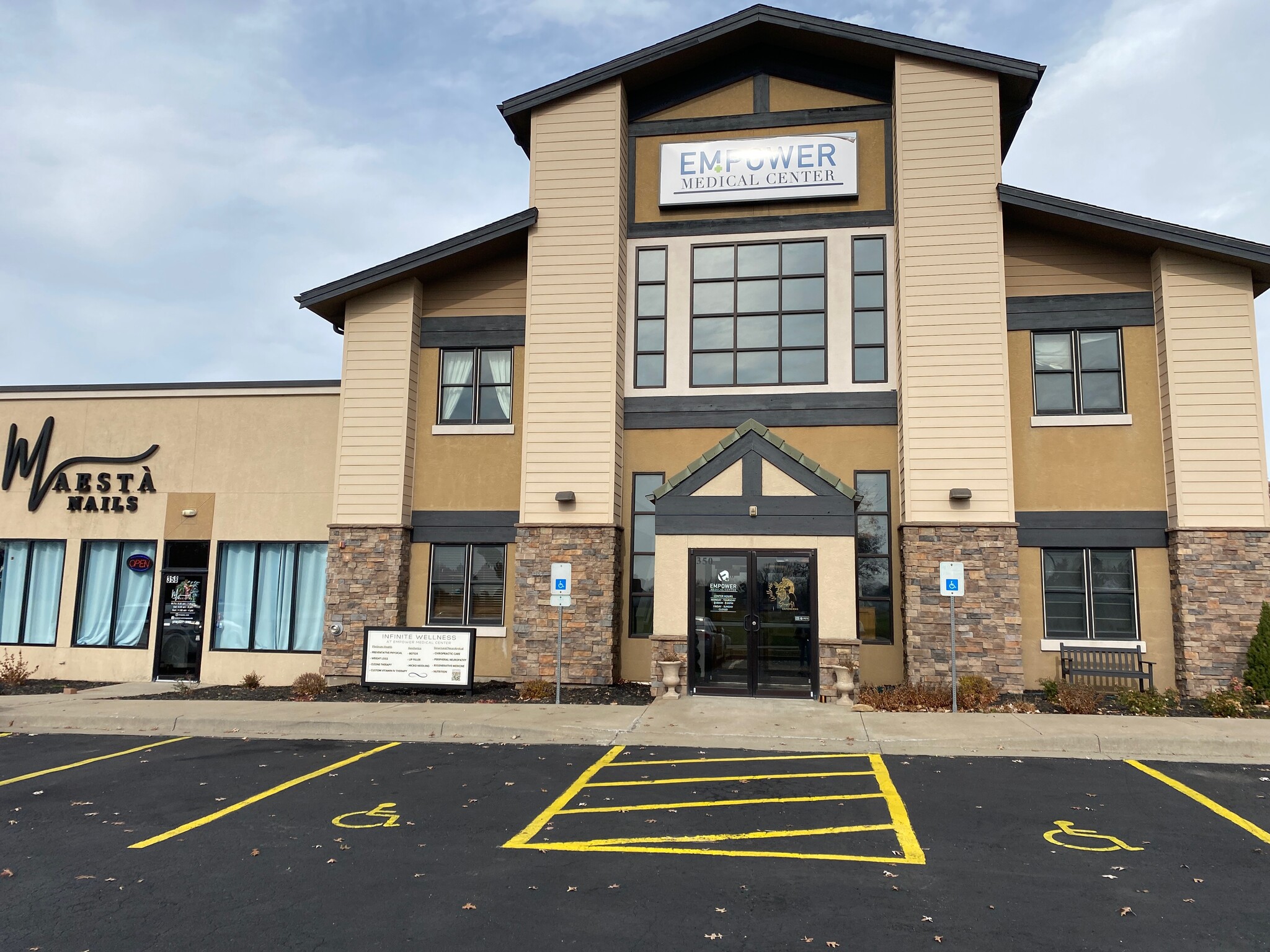 350 SW Greenwich Dr, Lee's Summit, MO for sale Primary Photo- Image 1 of 41