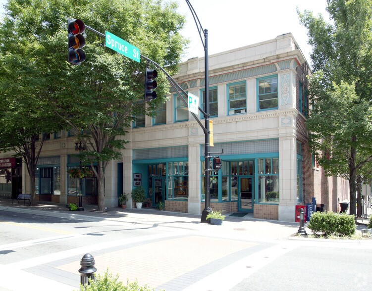420 W Fourth St, Winston-Salem, NC à louer - Photo du bâtiment - Image 2 de 4
