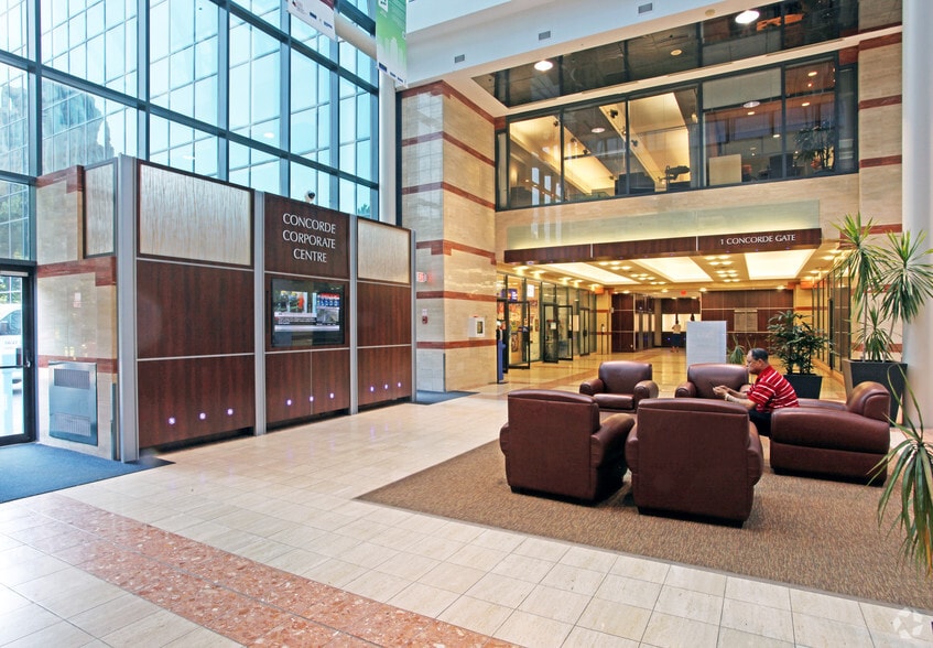 1 Concorde Gate, Toronto, ON for lease - Primary Photo - Image 1 of 2
