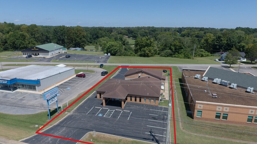2114 N Jackson St, Tullahoma, TN à vendre - Photo du bâtiment - Image 3 de 22