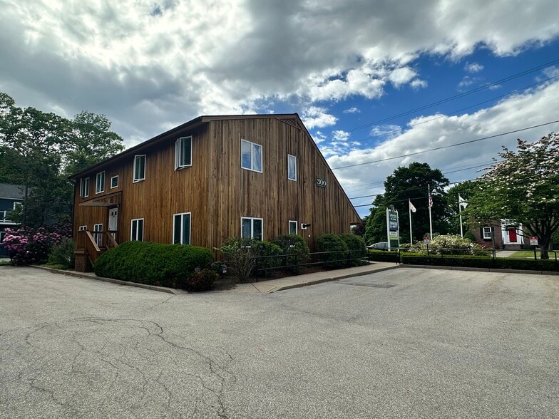 300 Front St, Lincoln, RI à louer - Photo du bâtiment - Image 3 de 9