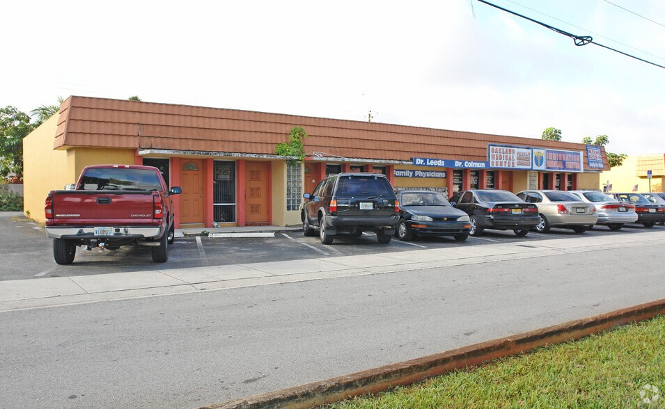 4406-4420 W Oakland Park Blvd, Lauderdale Lakes, FL à louer - Photo du bâtiment - Image 2 de 3