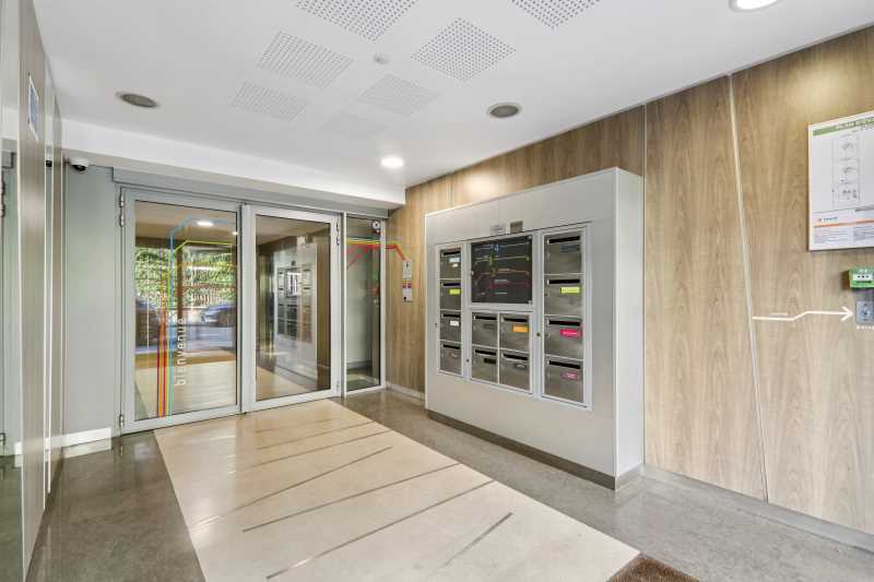 Bureau dans Clichy à vendre - Hall d’entrée - Image 2 de 13
