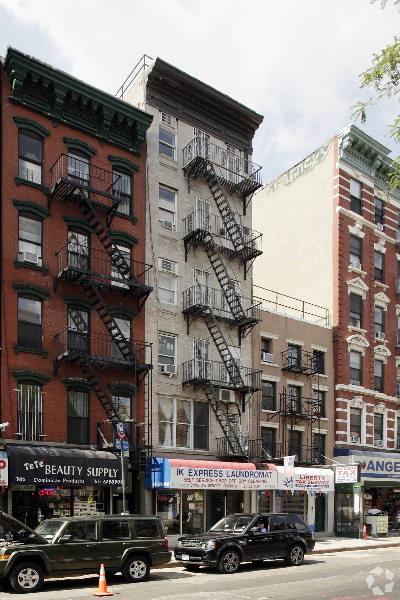 303 E Houston St, New York, NY for lease Primary Photo- Image 1 of 5