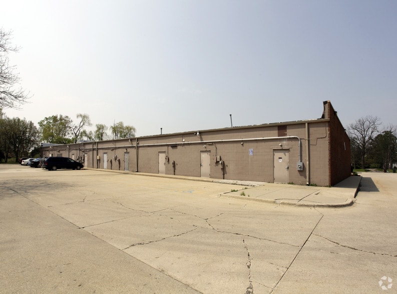 54750-54840 Mound Rd, Shelby Township, MI à louer - Photo du bâtiment - Image 2 de 4