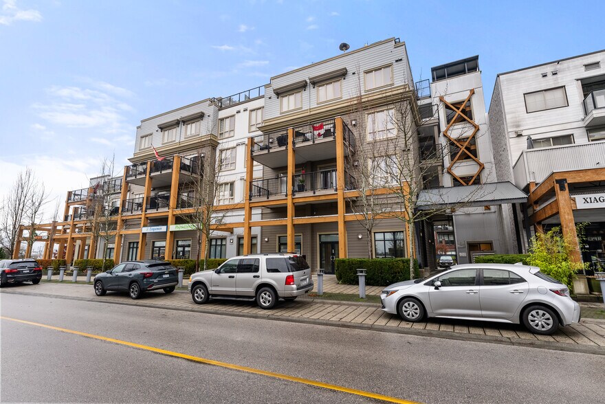 6033 London Rd, Richmond, BC à vendre - Photo du bâtiment - Image 2 de 47