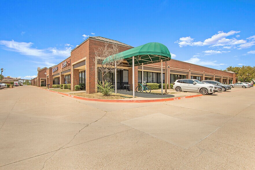 1445 Mac Arthur Dr, Carrollton, TX à louer - Photo du bâtiment - Image 3 de 10