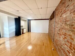 430 Rue Sainte-Hélène, Montréal, QC for lease Interior Photo- Image 2 of 5