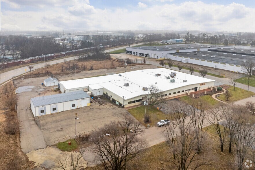 1741 Adel St, Janesville, WI à louer - Photo principale - Image 1 de 17