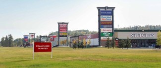 Plus de détails pour 1500 Main St, Slave Lake, AB - Vente au détail à louer