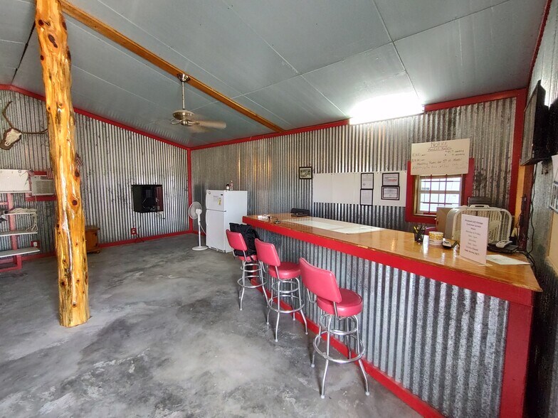 108 Co 422 rd, Premont, TX à louer - Photo intérieure - Image 3 de 26
