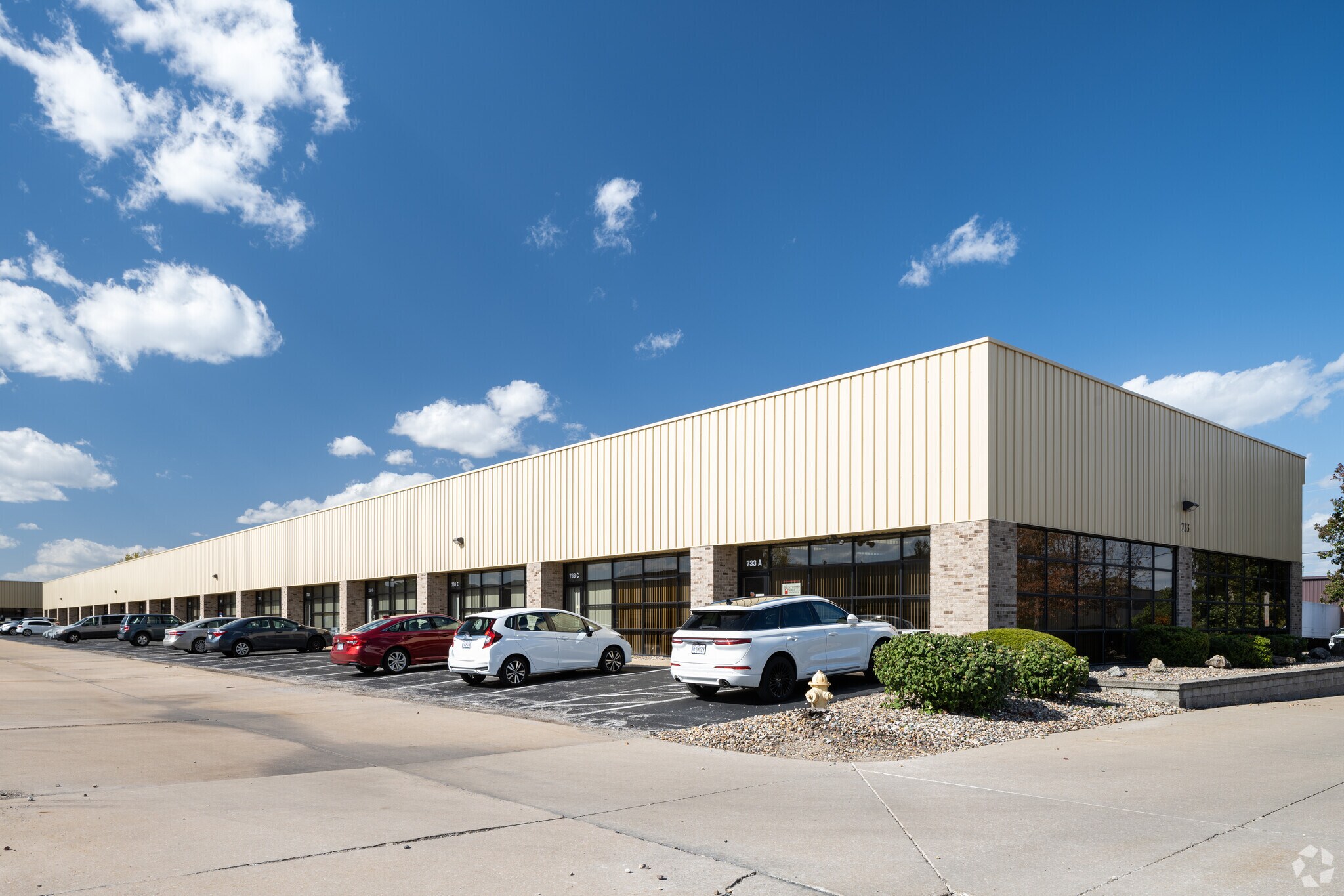 717 Crown Industrial Ct, Chesterfield, MO à vendre Photo du bâtiment- Image 1 de 1