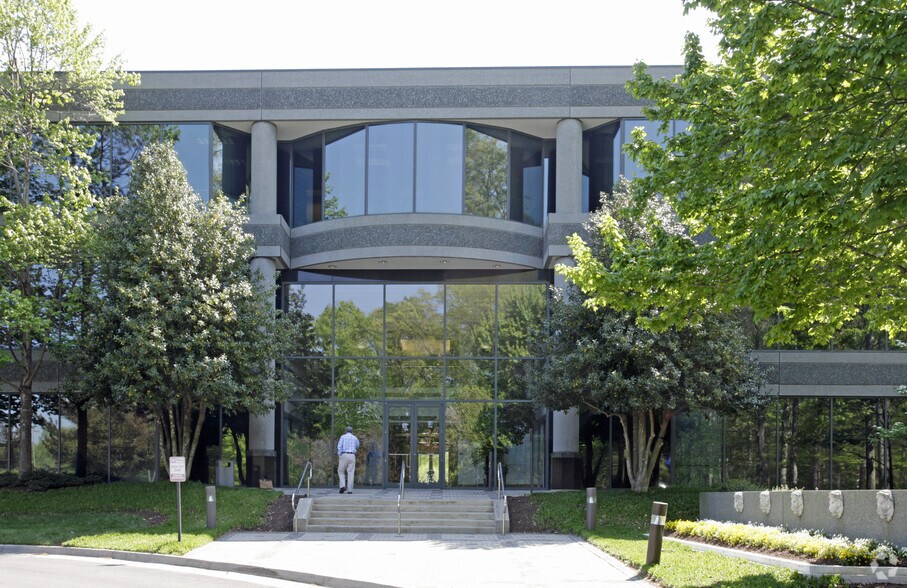 9011 Arboretum Pky, Richmond, VA à louer - Photo du bâtiment - Image 3 de 9