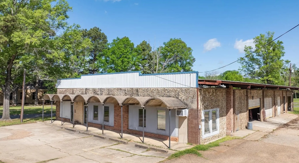 1605 E Avenue A, Hooks, TX for sale Building Photo- Image 1 of 31