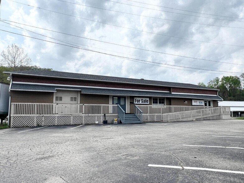 110 S Main St, Brookville, IN à vendre - Photo du bâtiment - Image 1 de 29