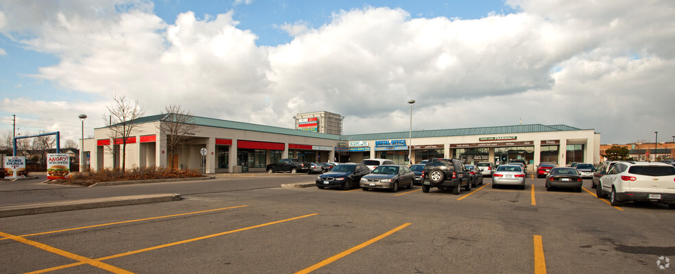 10909 Yonge St, Richmond Hill, ON à louer - Photo du b timent - Image 3 de 4