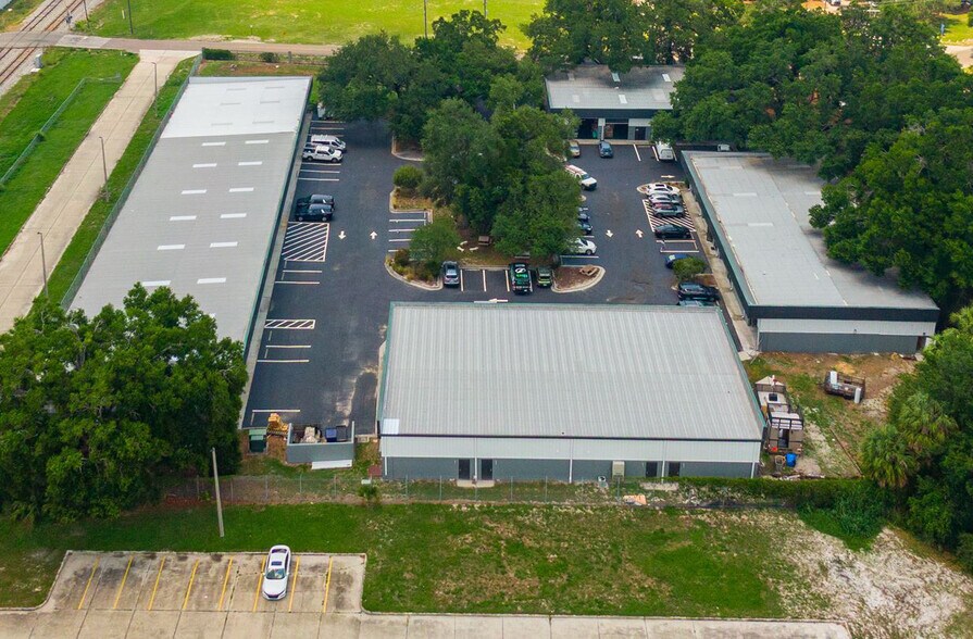 2815 E Henry Ave, Tampa, FL à louer - Photo du bâtiment - Image 3 de 9