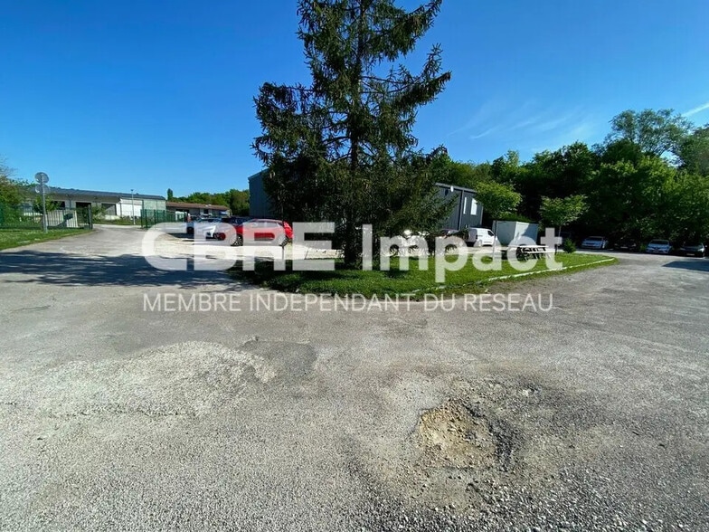 Flex in Chevigny-Saint-Sauveur for sale - Building Photo - Image 2 of 15