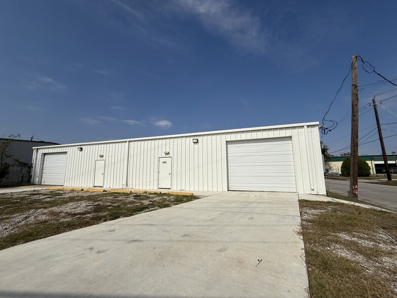 6229 Dixie Dr, Houston, TX for sale - Building Photo - Image 1 of 8