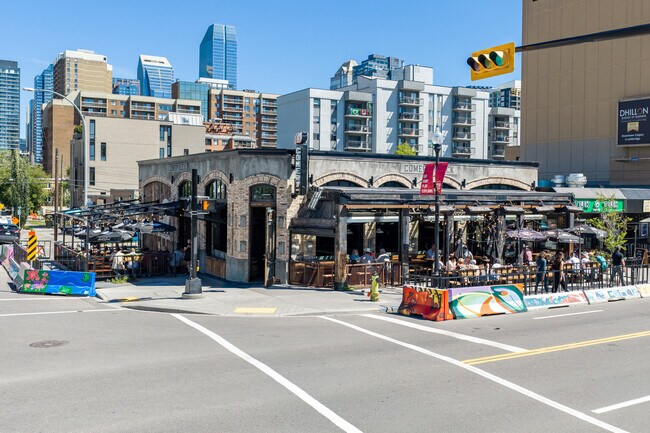 Plus de détails pour 634-638 17th Ave SW, Calgary, AB - Commerce de détail à louer