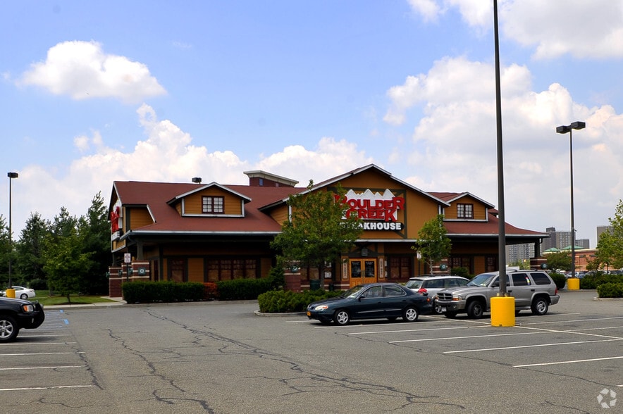 355 Gateway Dr, Brooklyn, NY for lease - Building Photo - Image 2 of 5