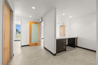 512 Westline Dr, Alameda, CA for lease Interior Photo- Image 2 of 13