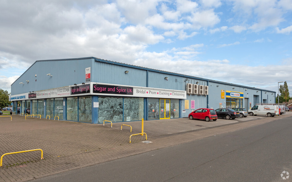 Dixon Clos, Lincoln for lease - Primary Photo - Image 1 of 4