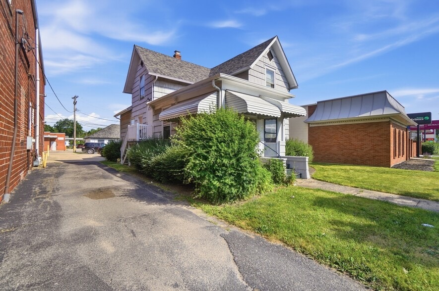828 S Monroe St, Monroe, MI à vendre - Photo du bâtiment - Image 2 de 10
