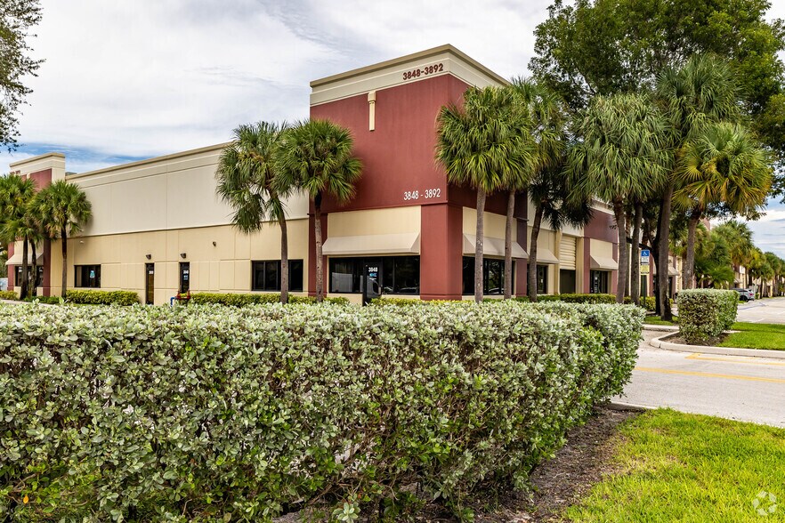 3800-3886 SW 30th Ave, Fort Lauderdale, FL à louer - Photo principale - Image 1 de 5