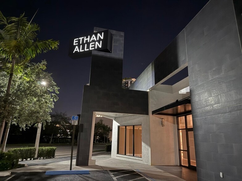 9775 S Dixie Hwy, Miami, FL for lease - Building Photo - Image 3 of 11