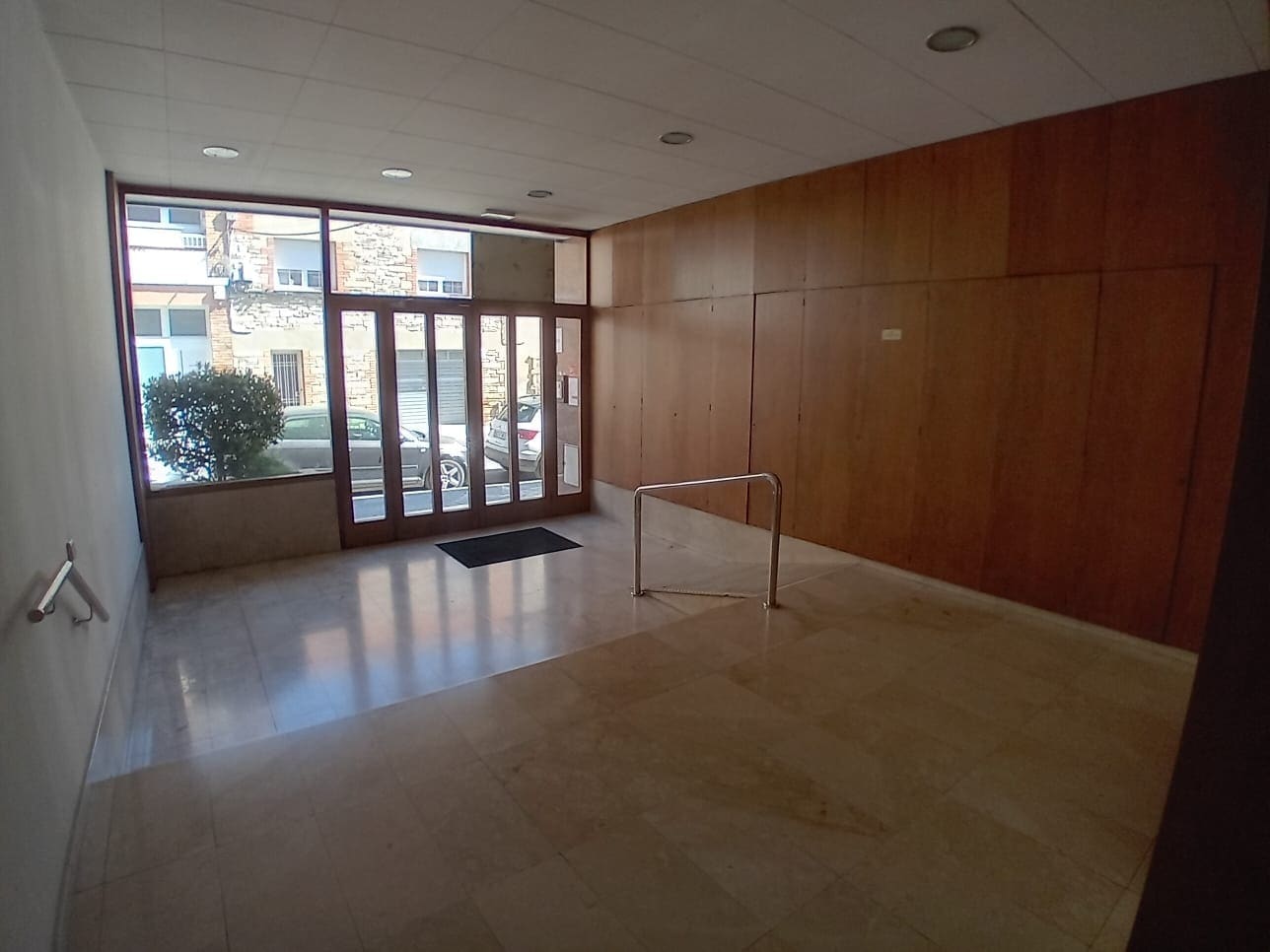 Retail in Igualada, Barcelona for lease Interior Photo- Image 1 of 15