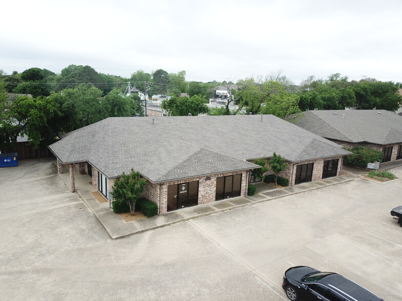 206 Elm St, Lewisville, TX à louer - Photo du bâtiment - Image 1 de 6