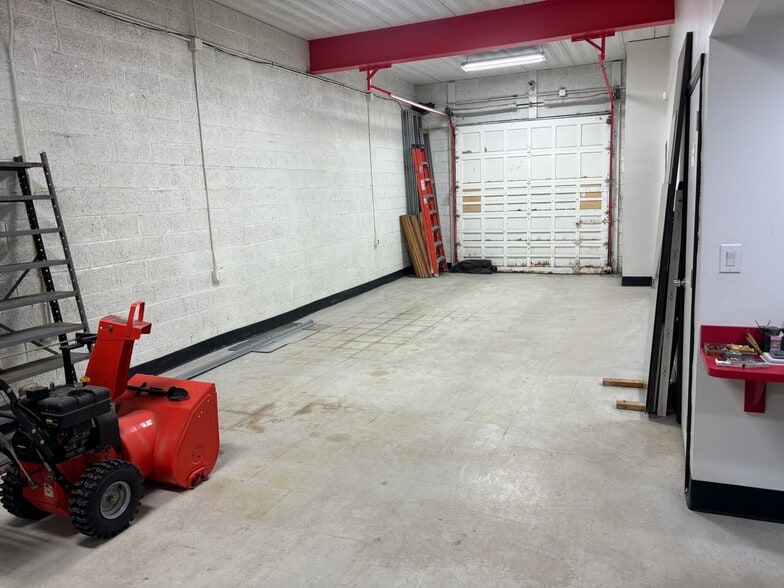 13417 E 8 Mile Rd, Warren, MI à louer - Photo intérieure - Image 3 de 7