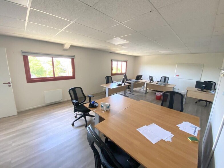 Office in Conflans-Sainte-Honorine for lease - Interior Photo - Image 3 of 17