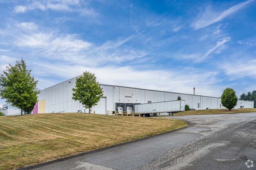 2251 Sweeney Dr, Clinton, PA for lease - Building Photo - Image 3 of 10